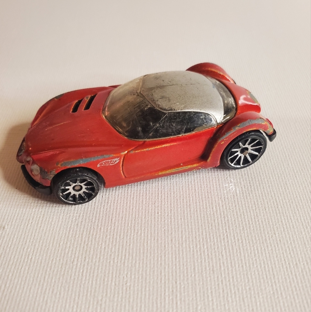 Vintage 2002- Golden Arrow Hot Wheel